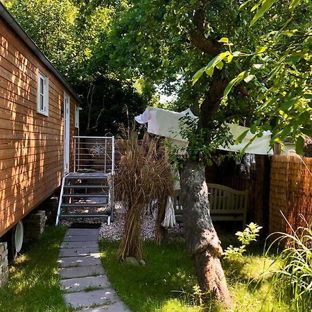 Zirkuswagen Mit Outdoor Whirlpool Und Garten Petershagen-Eggersdorf Esterno foto
