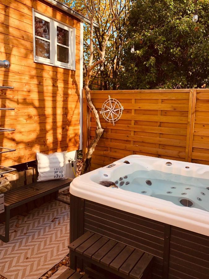 Zirkuswagen Mit Outdoor Whirlpool Und Garten Petershagen-Eggersdorf Esterno foto