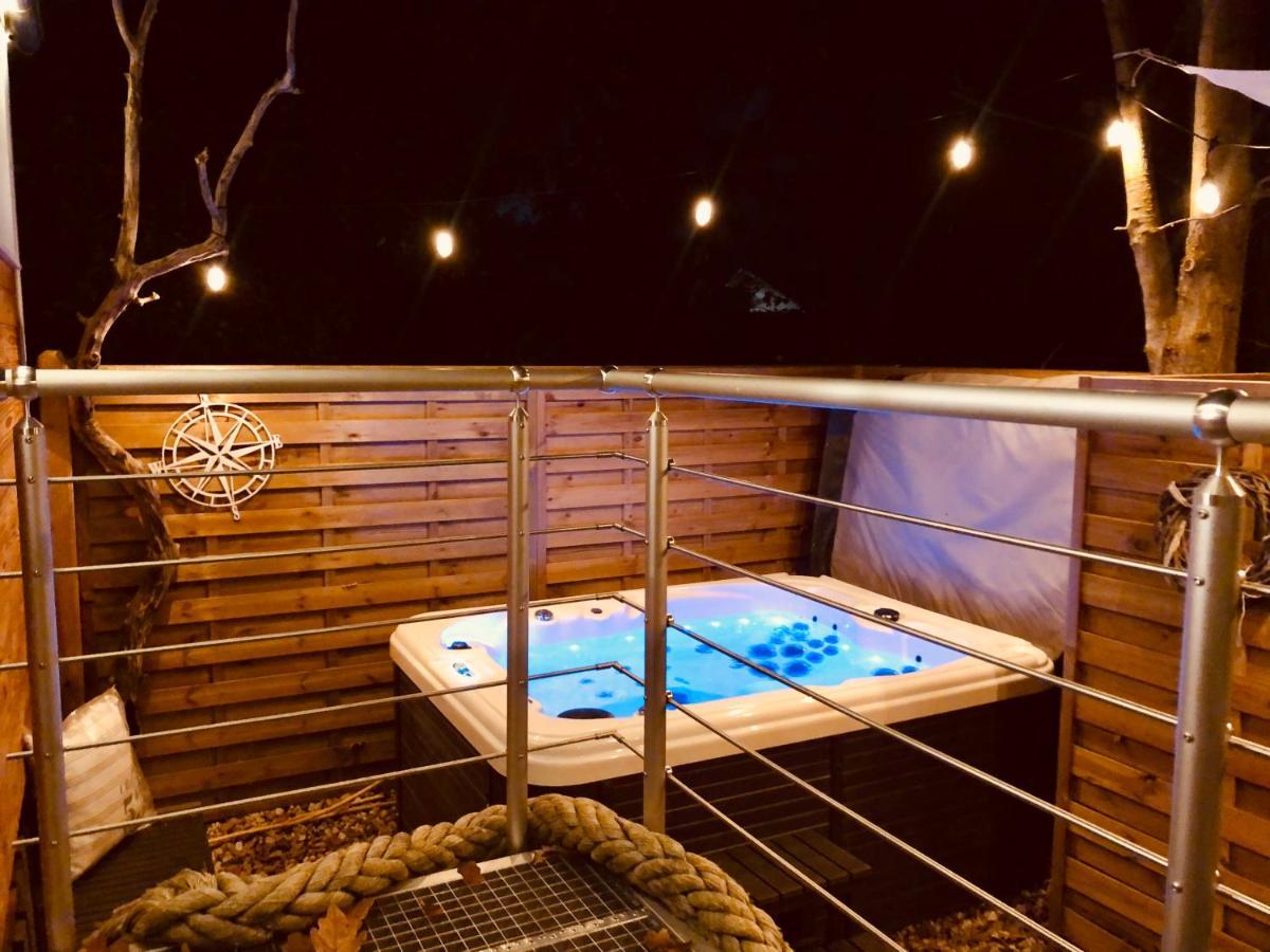Zirkuswagen Mit Outdoor Whirlpool Und Garten Petershagen-Eggersdorf Esterno foto