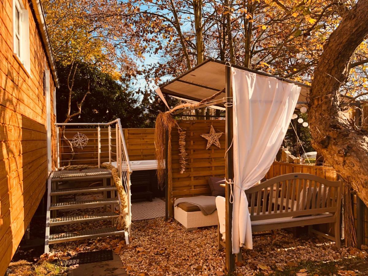 Zirkuswagen Mit Outdoor Whirlpool Und Garten Petershagen-Eggersdorf Esterno foto