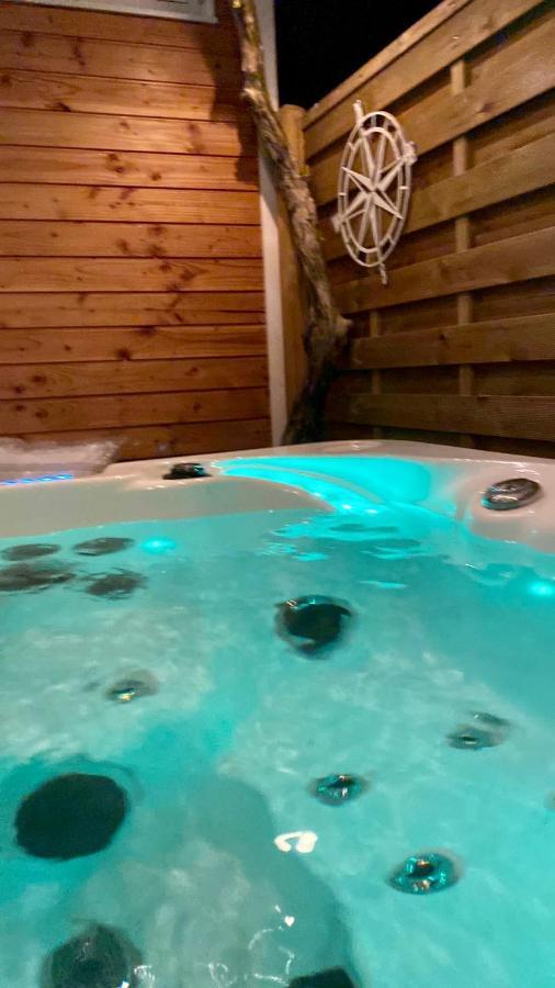 Zirkuswagen Mit Outdoor Whirlpool Und Garten Petershagen-Eggersdorf Esterno foto
